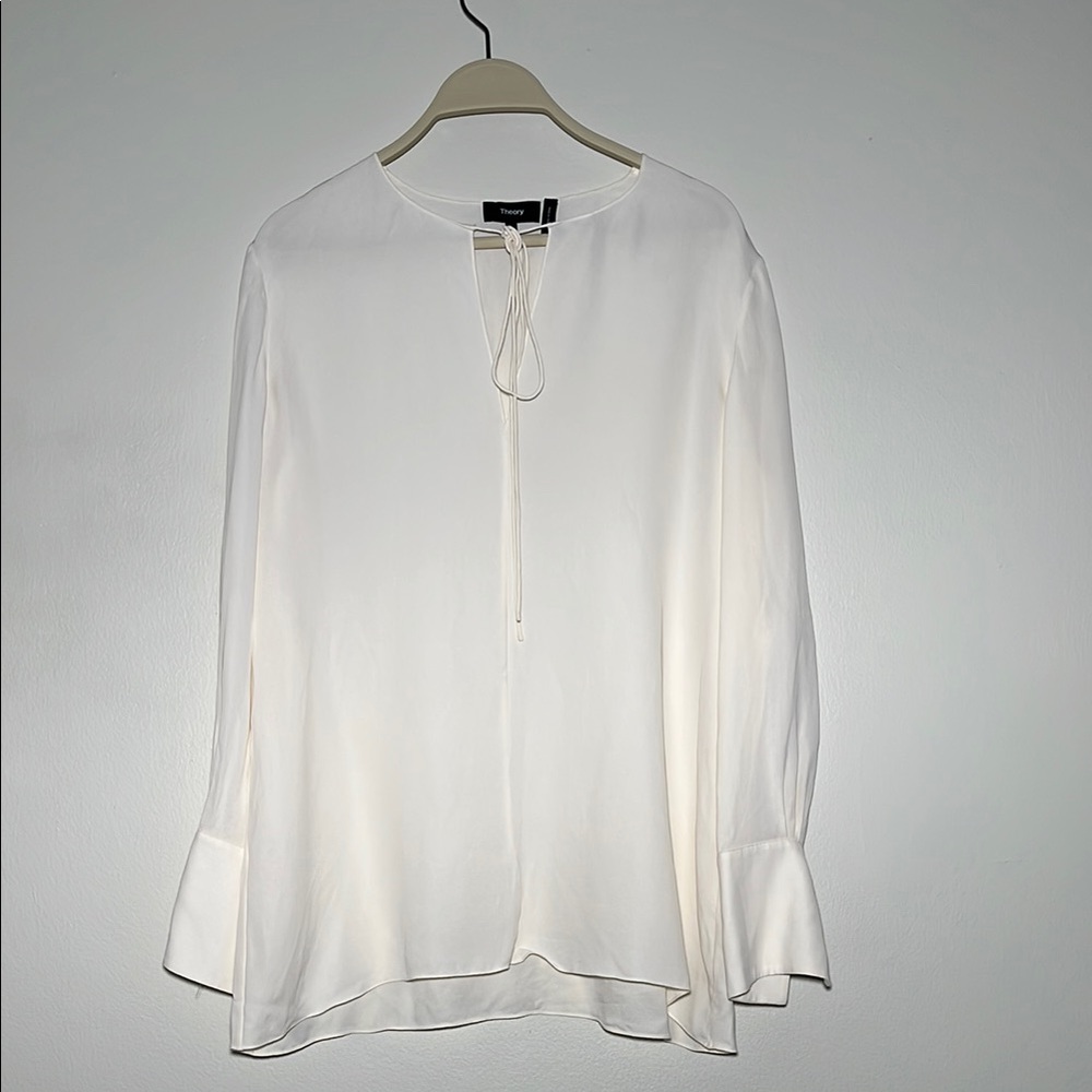 Theory White Cream 100% sill Elegant Blouse